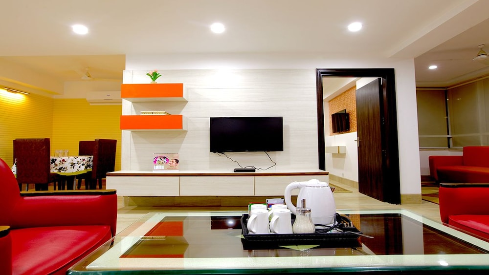 Family Room, 2 Bedrooms