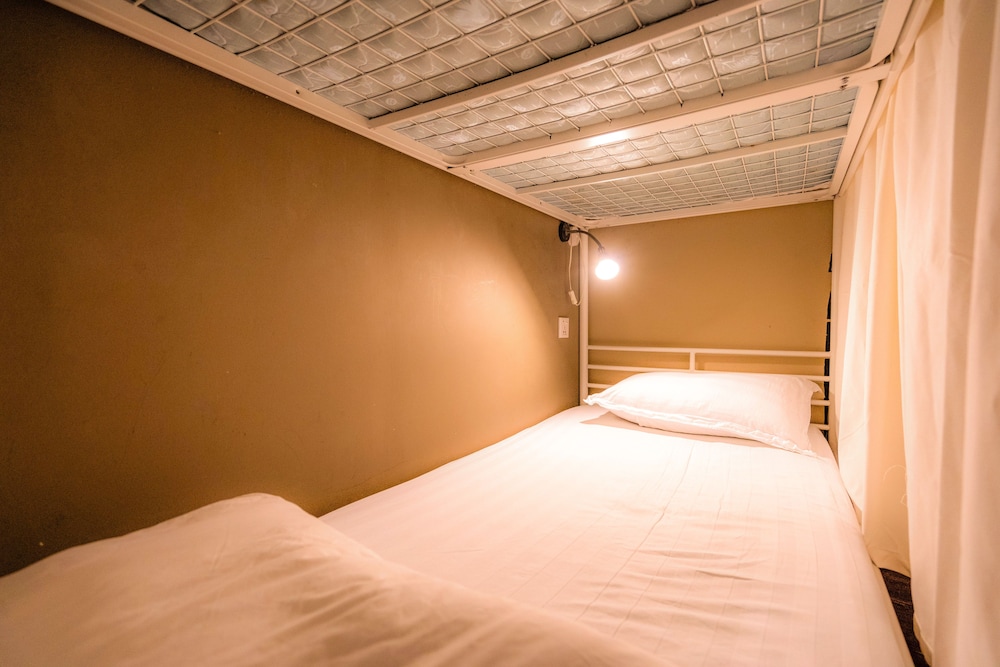 1 Bed in 4 Bed Mixed Shared Room photo 1