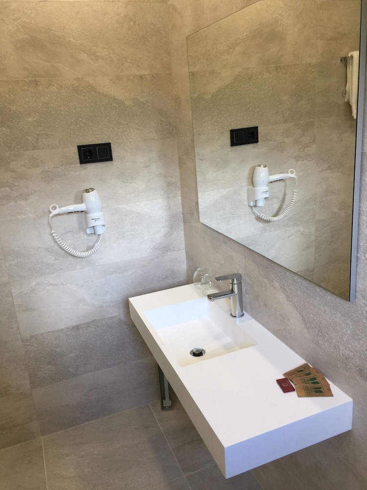 Basic Triple Room photo 3
