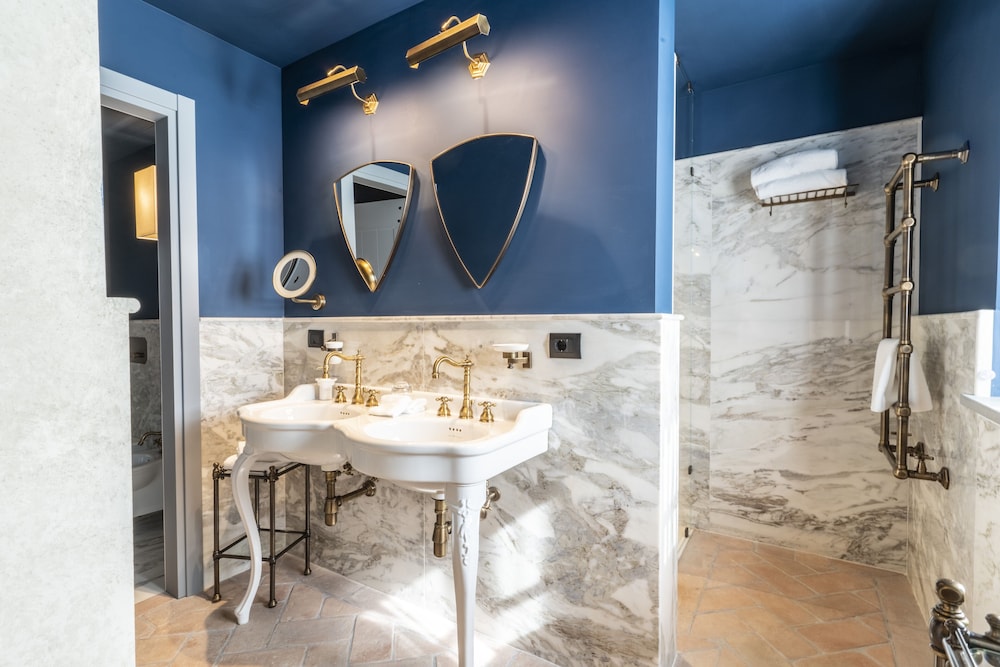 Premium Suite - Photo 23