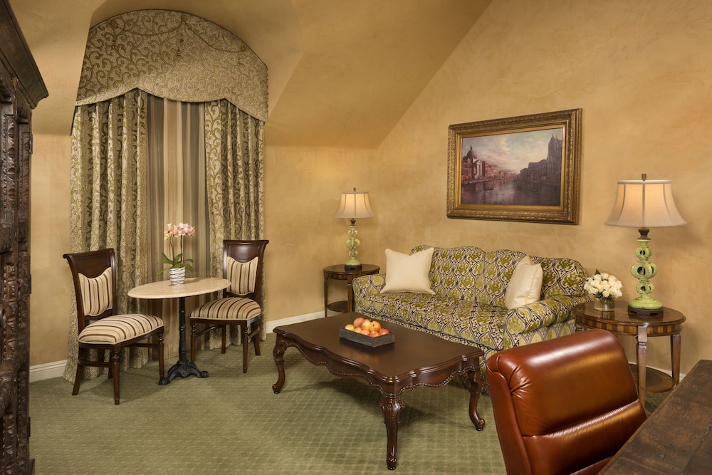 Executive King Suite - Photo 4