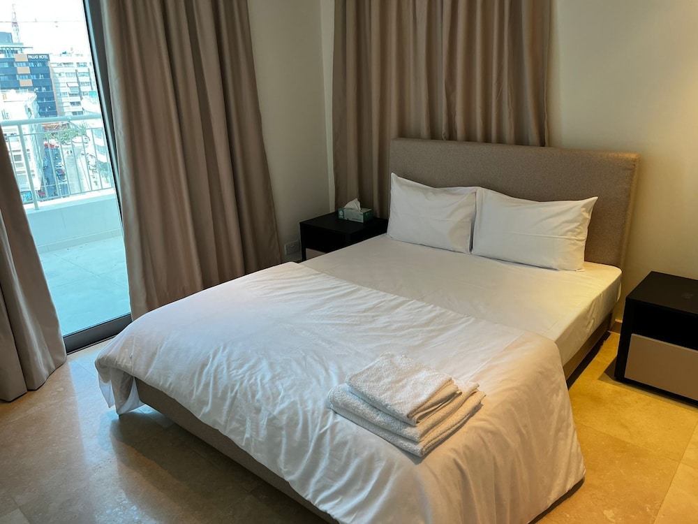 Luxury Apartment, 2 Bedrooms, Patio
