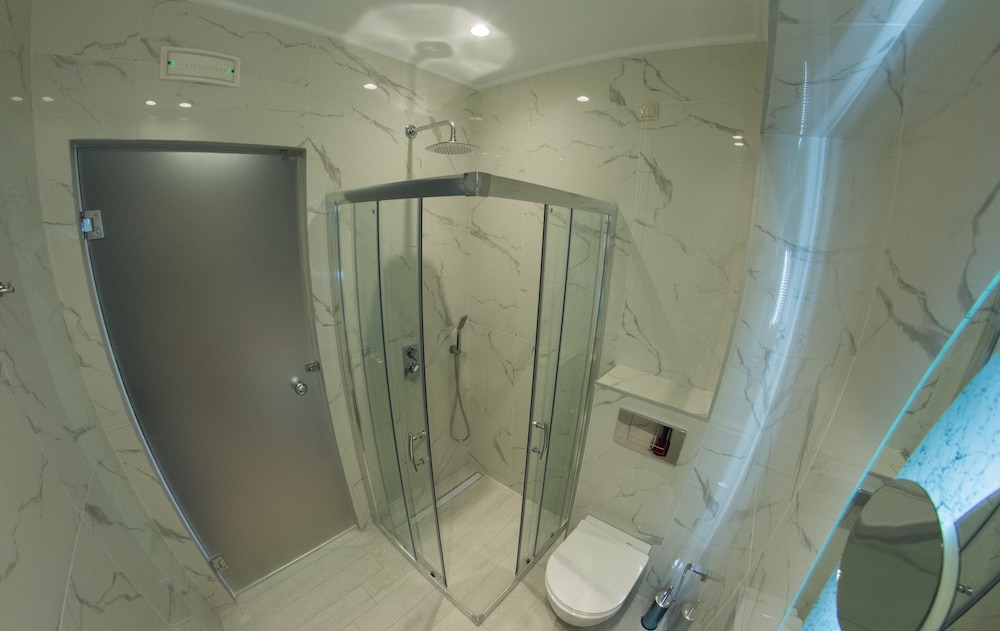 Deluxe Double Room - Photo 13