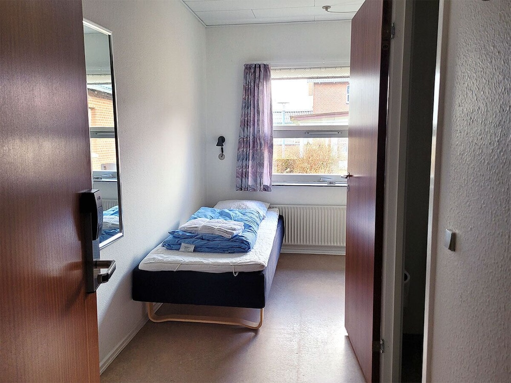 Single Room, Private Bathroom