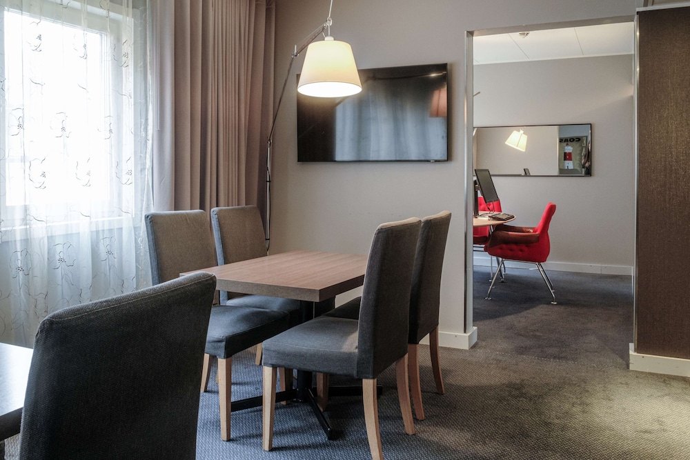 Suite, 1 Bedroom, Sauna - Photo 4