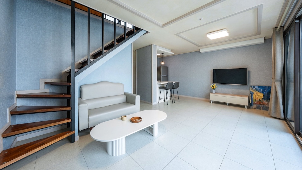 Basic Room, 1 Bedroom (ROOM 206(Ocean view,duplex)) - Photo 2