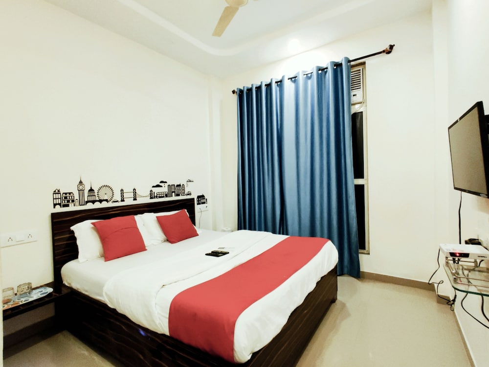 Deluxe Room, 1 King Bed photo 1