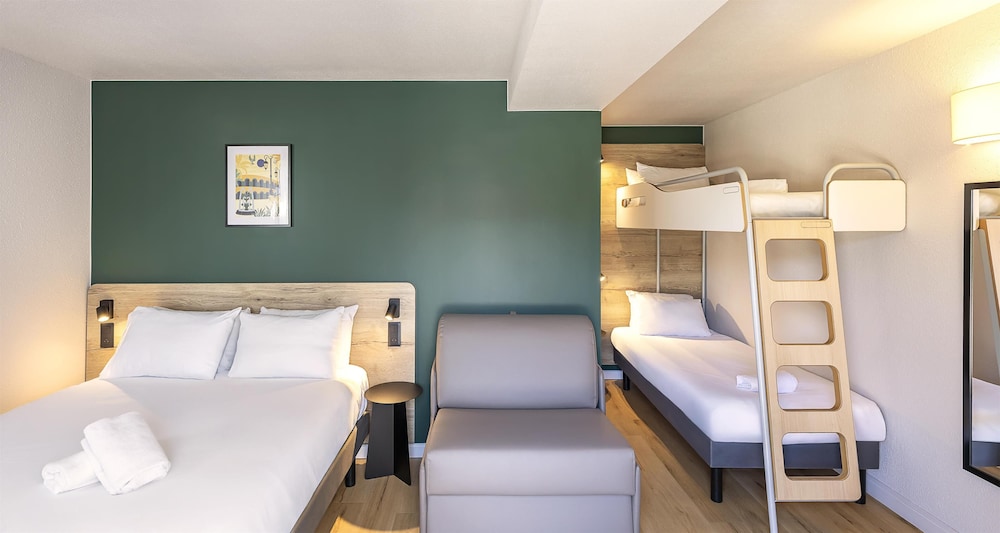 Family Room, 1 Twin Bed, Non Smoking (with Single Sofabed) photo 1