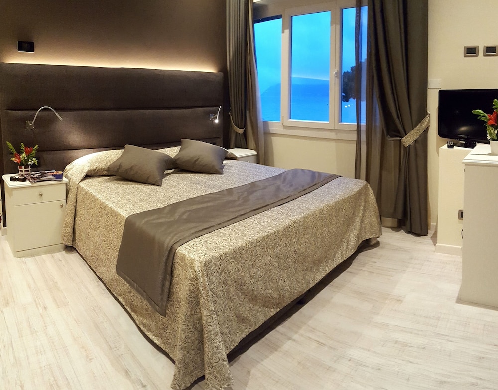 Double Room, Balcony - Photo 9