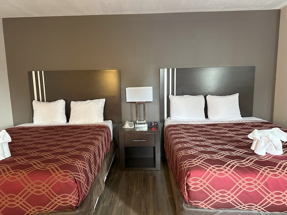 Standard Room, 2 Queen Beds, Non Smoking - Photo 10