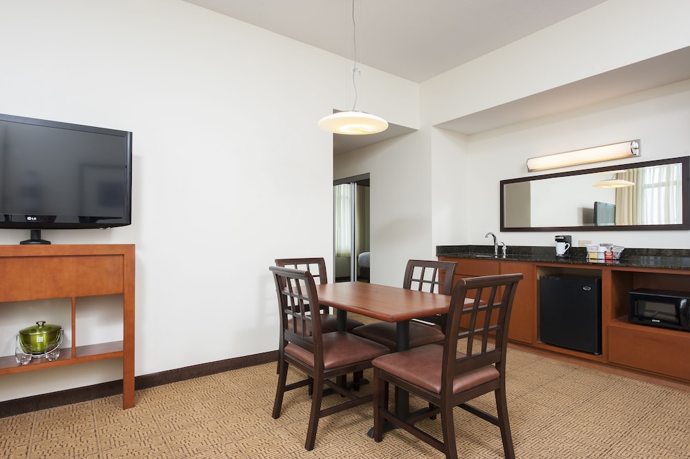 Room, 1 Queen Bed (With Sofa Bed, High Floor) photo 3