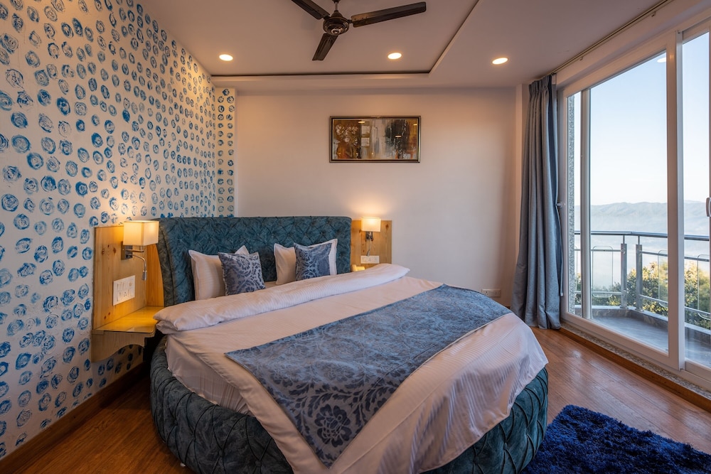 Honeymoon Suite - Photo 1