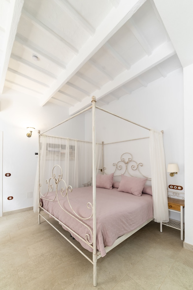 Deluxe Double or Twin Room - Photo 7