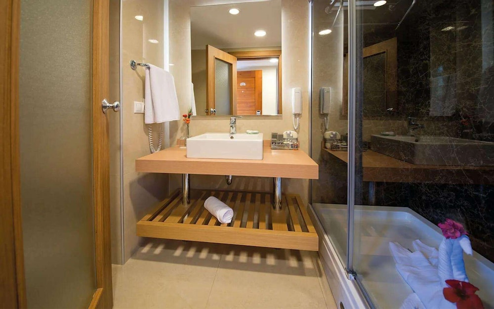 Standard Double or Twin Room photo 2