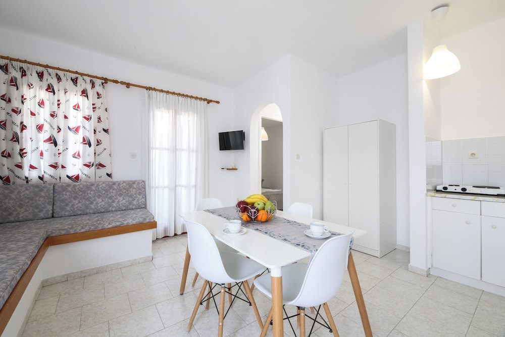 Standard Triple Room, Sea View - Photo 3