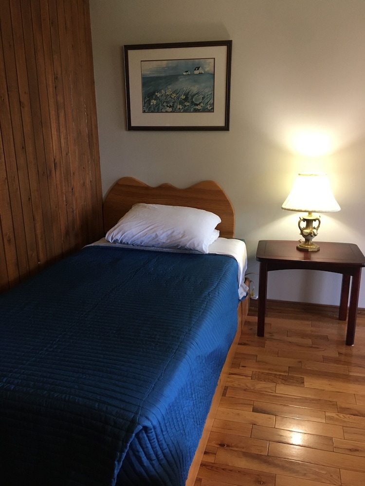 Family Room, Multiple Beds, Private Bathroom, Mountain View photo 2