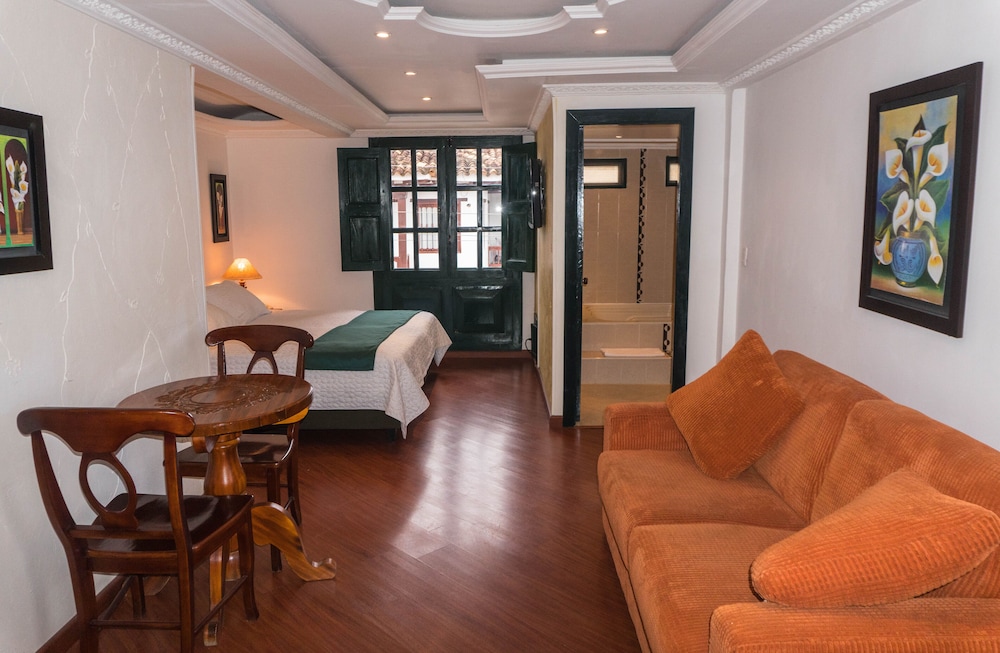 Junior Studio Suite