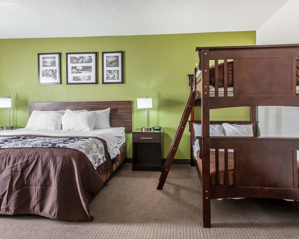 Suite, Multiple Beds, Non Smoking - Photo 5