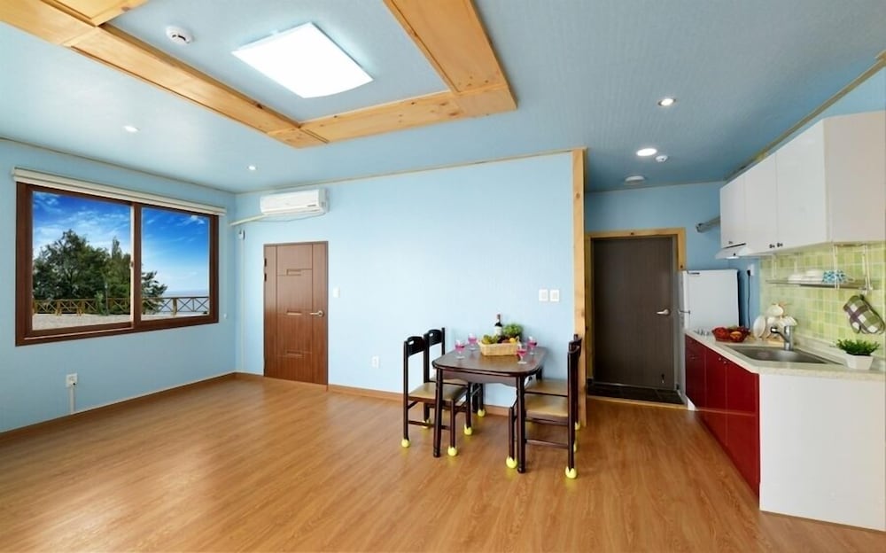 Room (#101, Ondol) photo 2