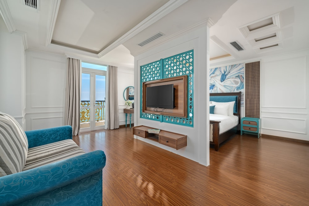 Executive Suite Ocean View with Balcony