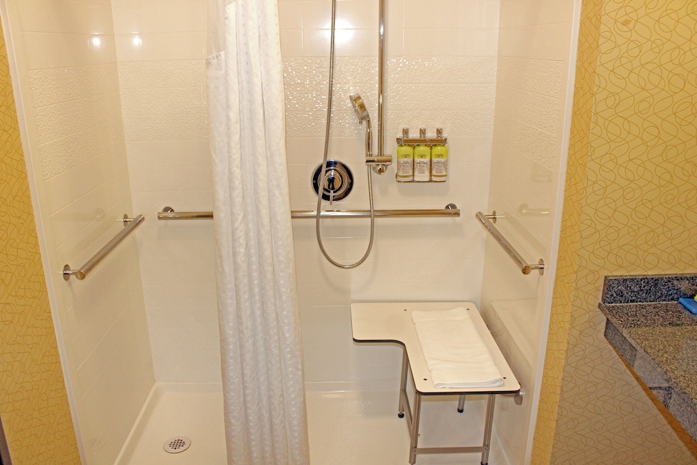 Standard Room, 2 Queen Beds, Accessible (Communications)