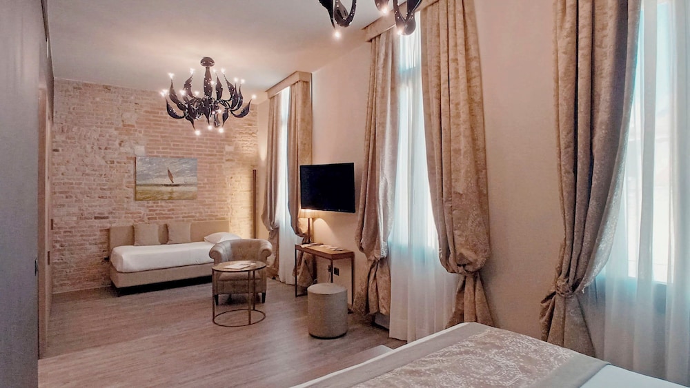 Junior Suite thumbnail 6