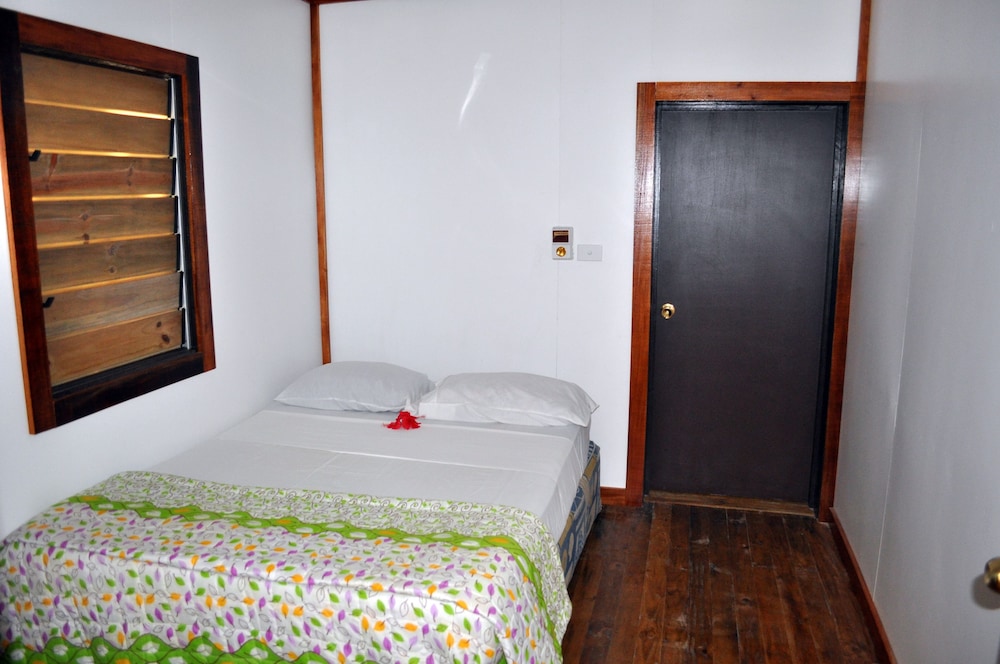2 Bedroom Beachfront Cottage photo 3