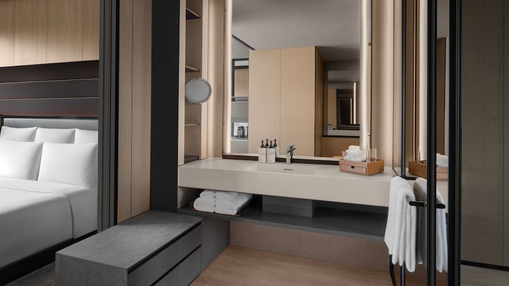 Classic Room, 1 King Bed, River View (Top Floor)
