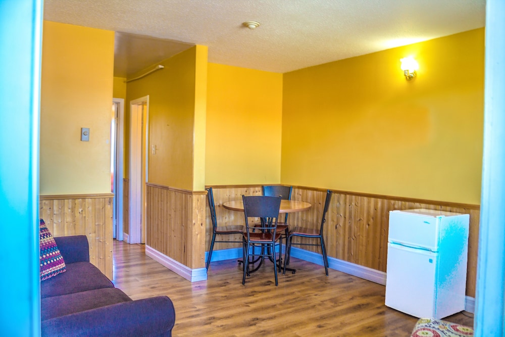 Room, 2 Double Beds, Kitchenette photo 2