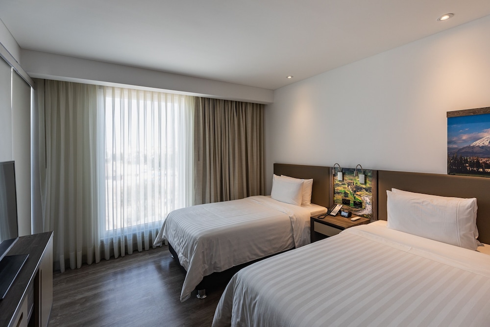 Room, 2 Twin Beds, Refrigerator (Scenic View) - Photo 6