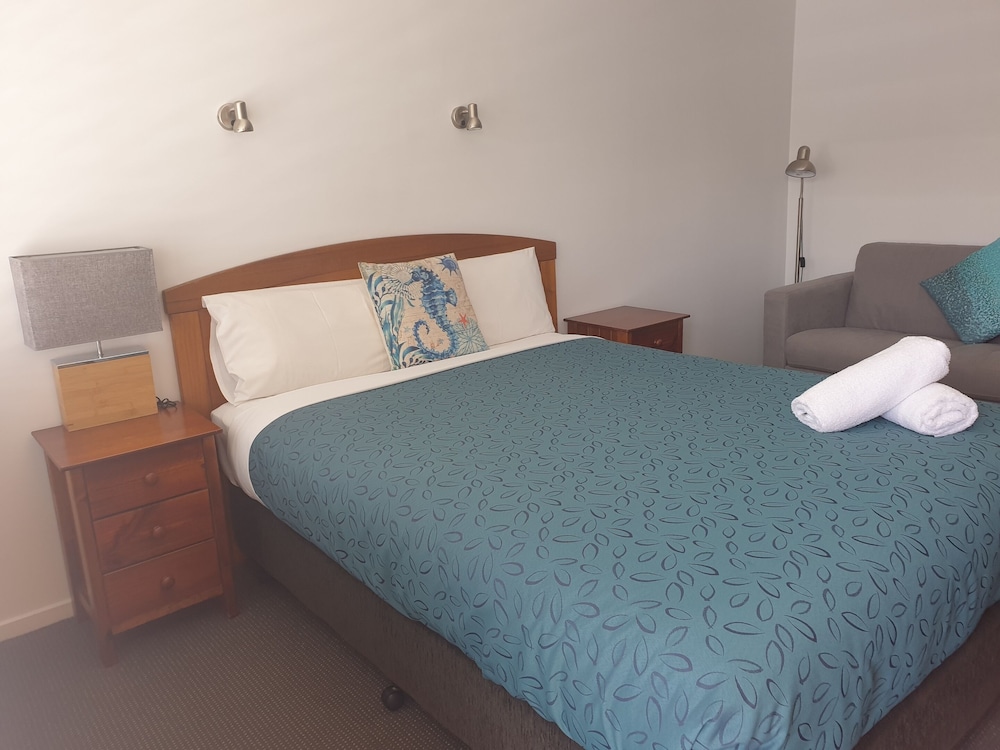 Standard Room, Multiple Beds, Non Smoking - Photo 2