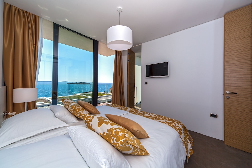 Villa 7 photo 1