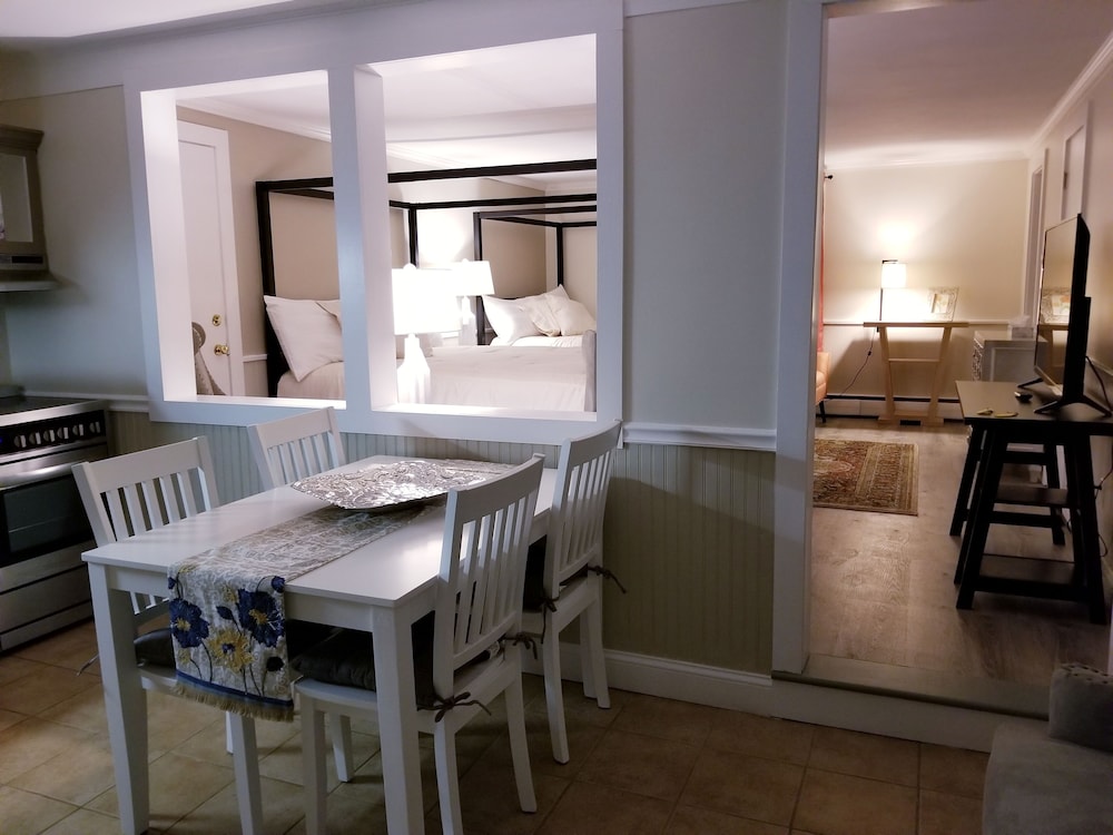 Family Room, 2 Queen Beds, Kitchenette photo 1