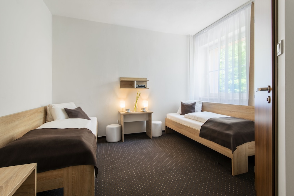 Classic Twin Room, 2 Twin Beds photo 2
