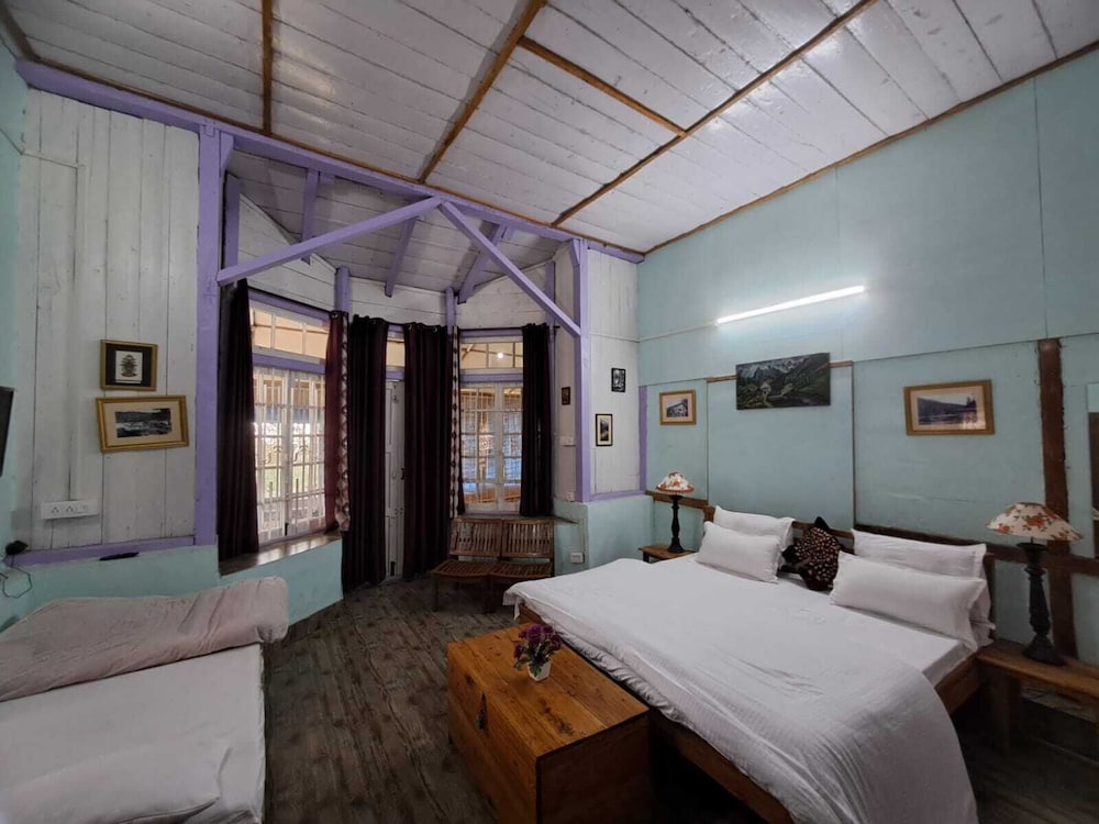 Room, 1 King Bed with Sofa bed (Mobility/Hearing Access, Roll-In Shwr)