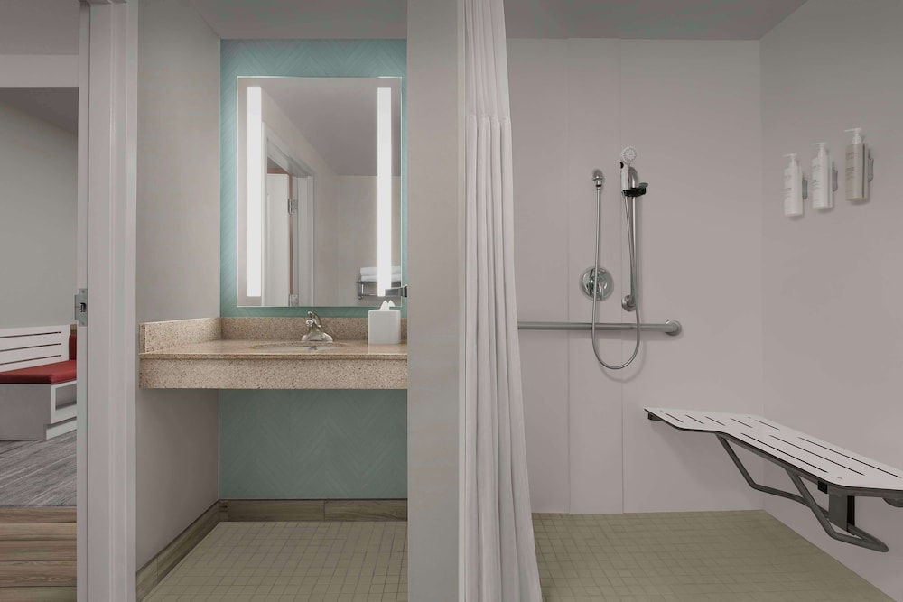 Room, 2 Queen Beds, Accessible (Mobility, Roll-in Shower) - Photo 4