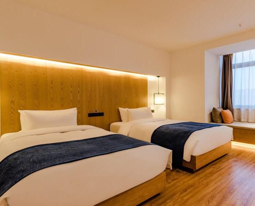 Signature Twin Room (Mainland Chinese Citizen Only) photo 1