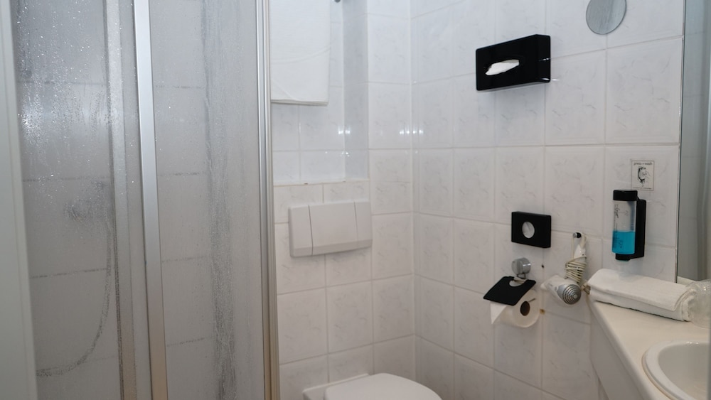 Standard Triple Room - Photo 3