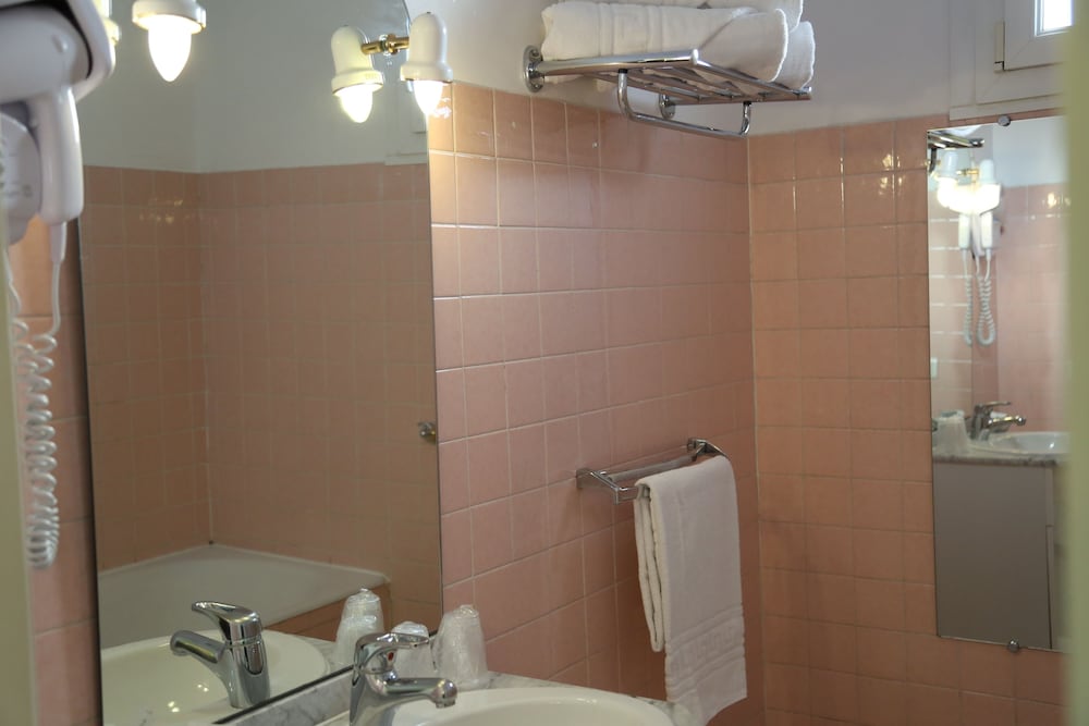 Superior Triple Room (Climatisation) photo 2