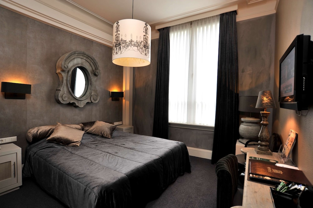 Superior Room, 2 Twin Beds, Bathtub - Photo 2