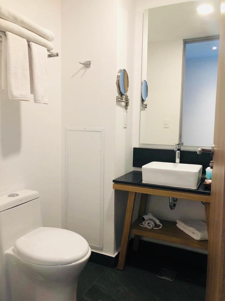 Standard Twin Room - Photo 7