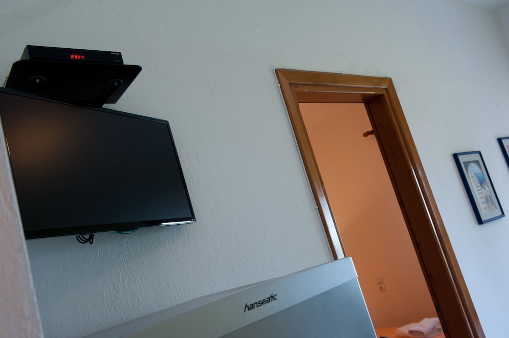 Family Apartment, 1 Bedroom, Sea View, Beachfront photo 1