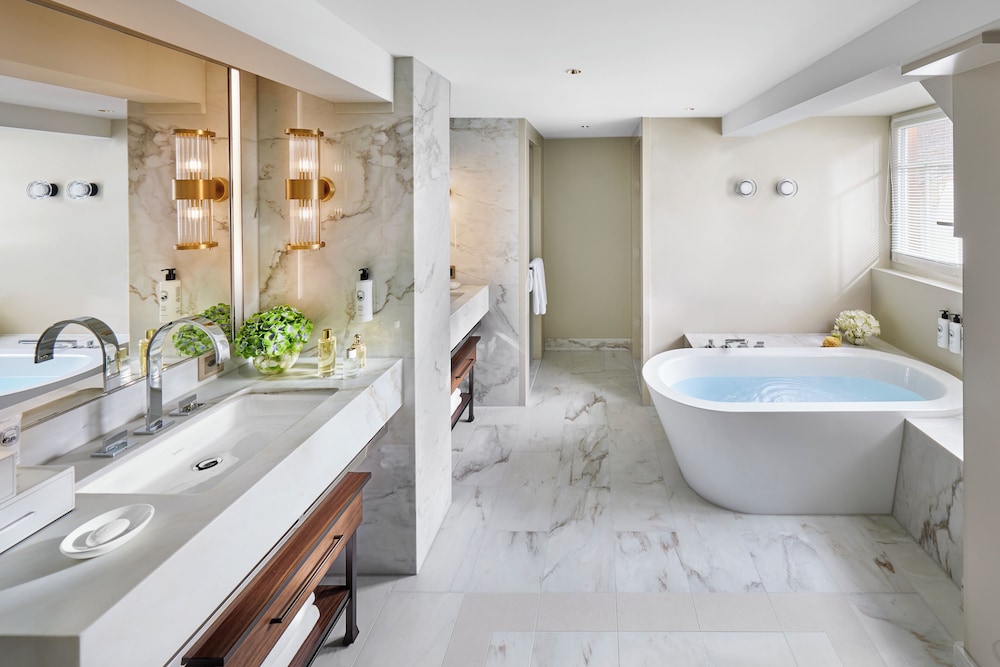 Suite with One King Bed