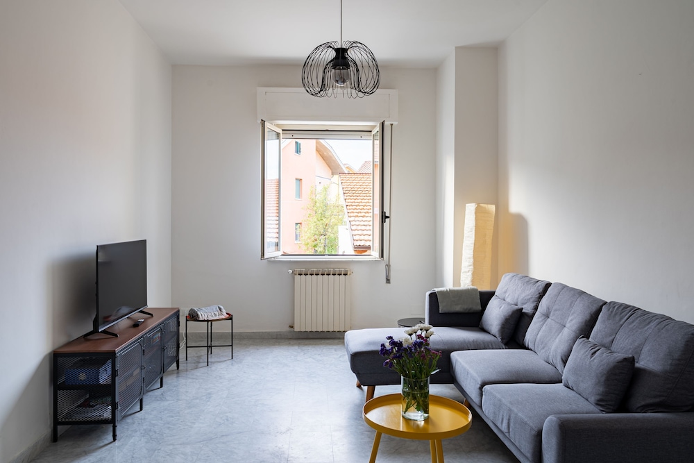 Apartment photo 1