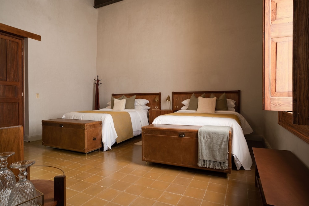 Standard Room, 2 Double Beds - Photo 4