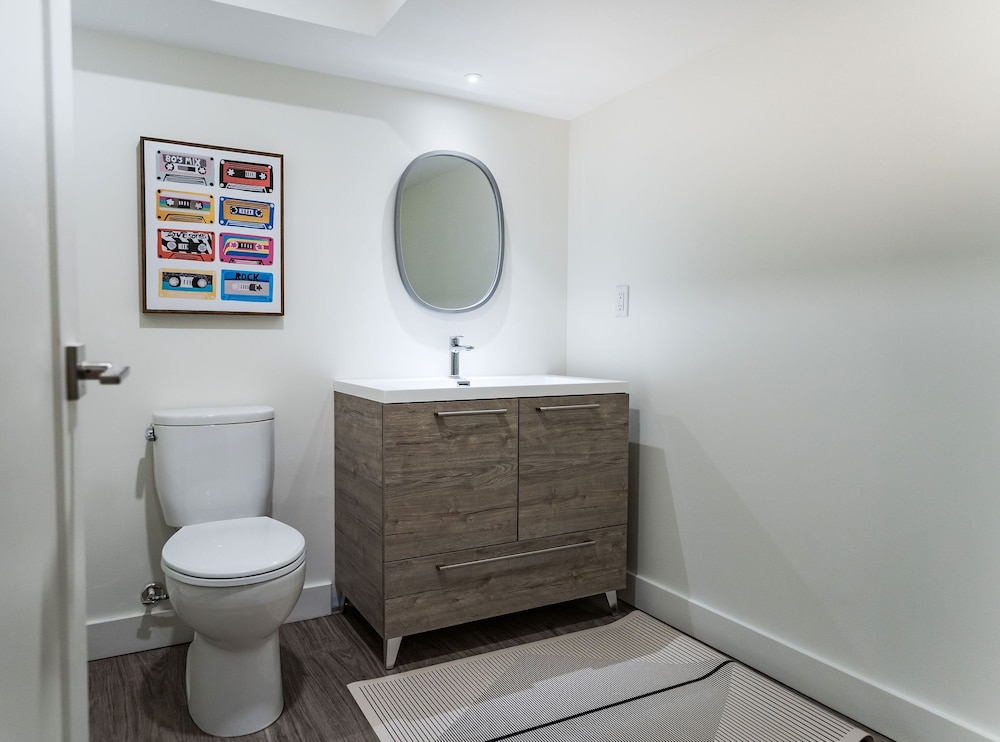 Revelation Retreat Townhouse-Private Hot Tub and Lower-Level Rec Room photo 3