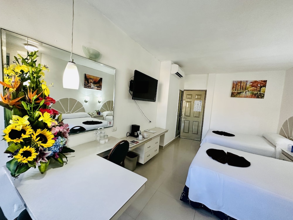 Executive Room, 2 Double Beds, Non Smoking, Pool View photo 3