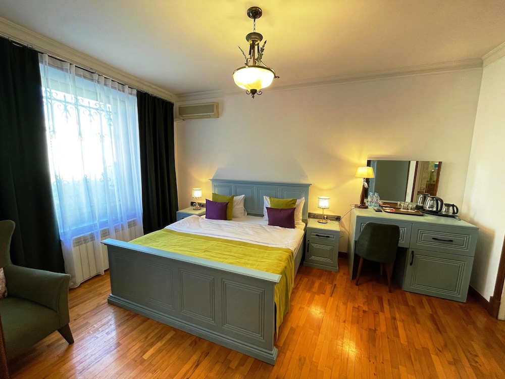 Classic Triple Room - Photo 1