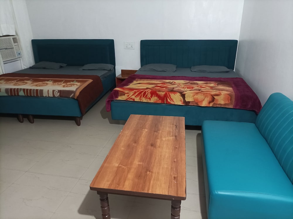 Family Studio Suite, City View