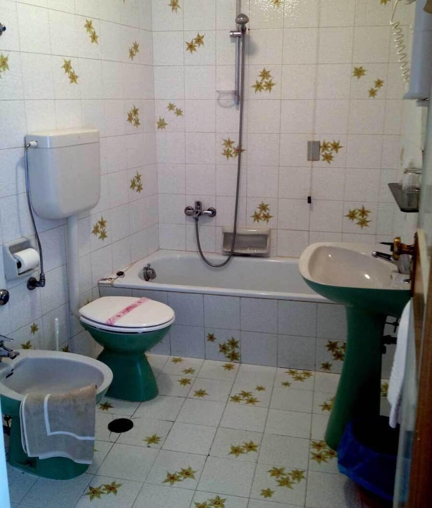 Twin Room (Small Balcony) photo 3